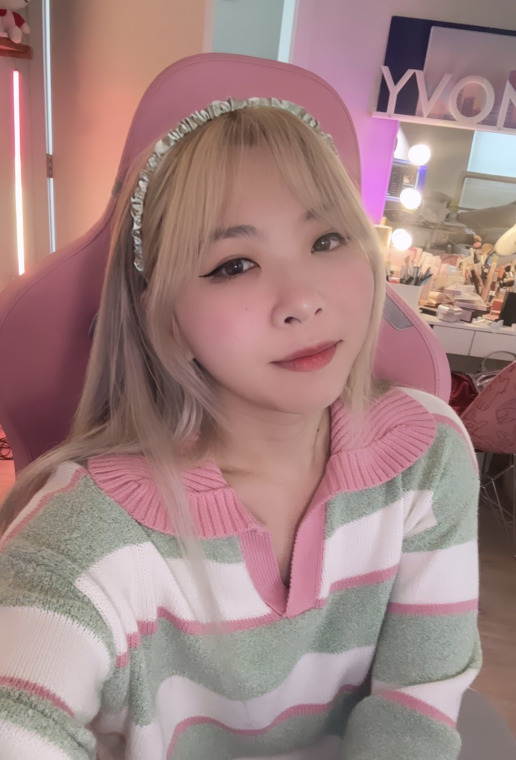 Yvonne #mDLm0FTU