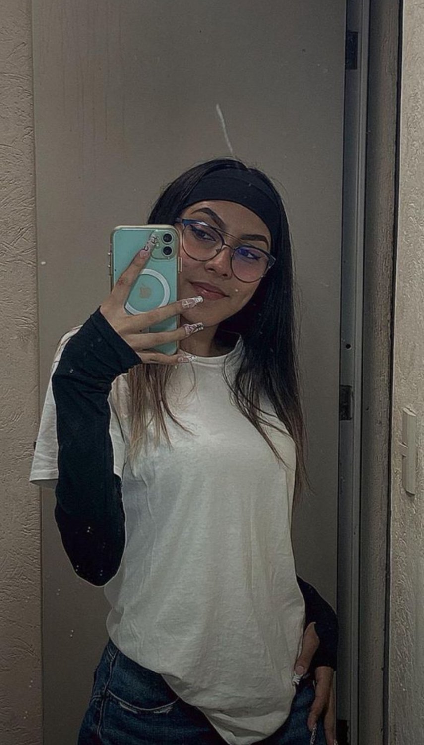 latina Loves showing off #sN6AXbWw